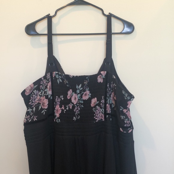 Torrid Women’s Size 4 Black and Floral Jumpsuit NWT - Picture 4 of 11